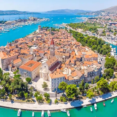 Antonia 220m From The