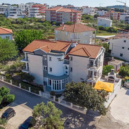 Βίλα Antonia 220m From The Okrug Gornji